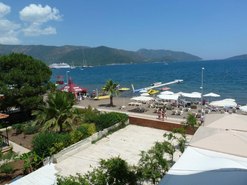 La Vita Beach Hotel 말마리스 외부 사진